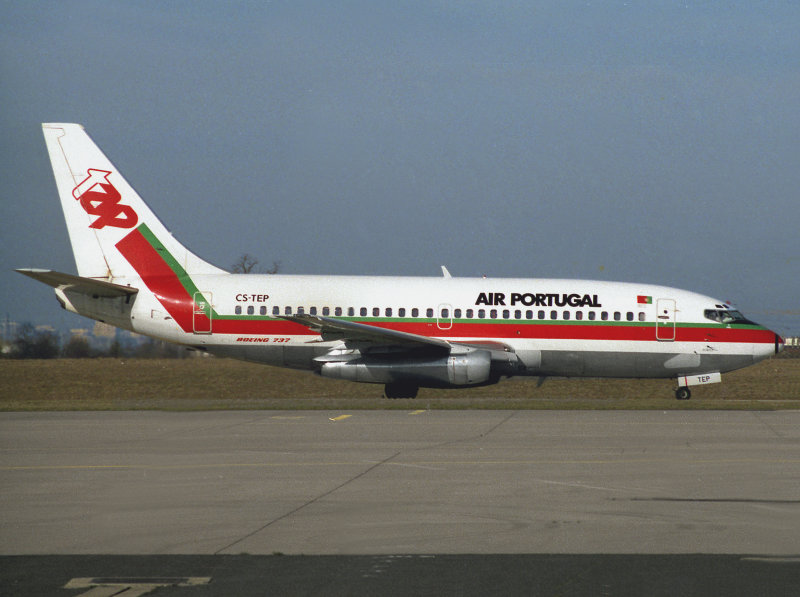 B737-200 CS-TEP