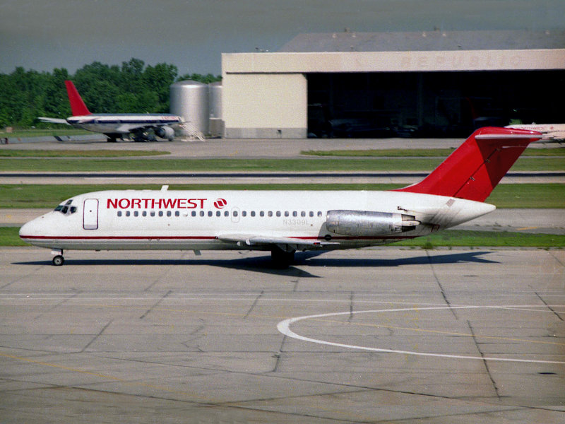 DC9-15  N3309L  