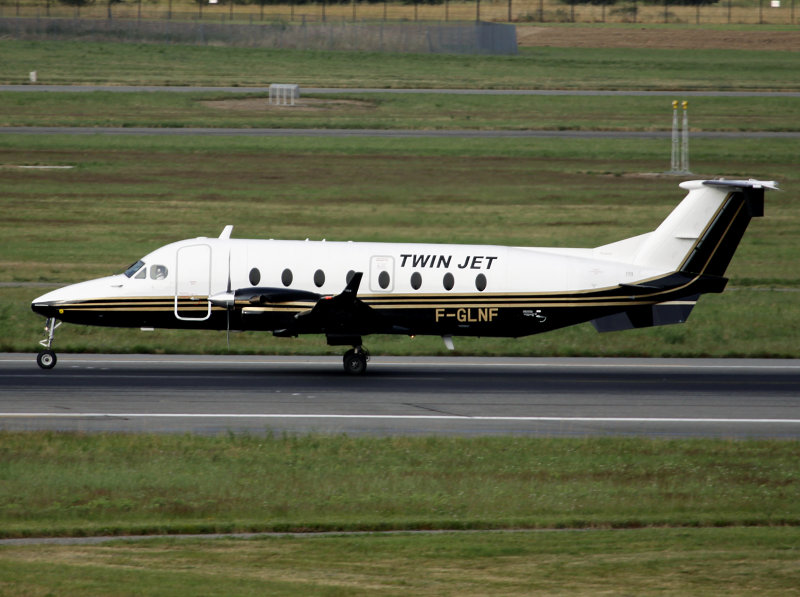 Be-1900D F-GLNF  