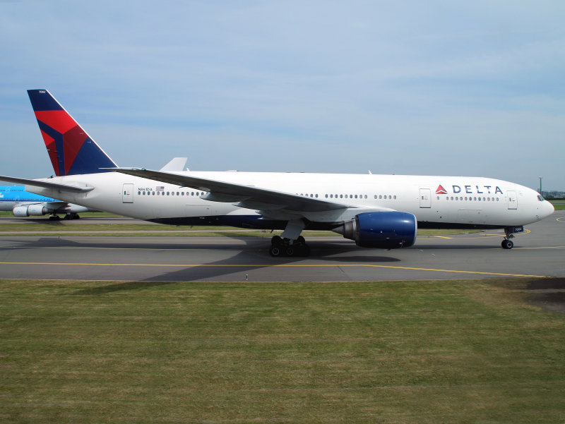 B772  N861DA 