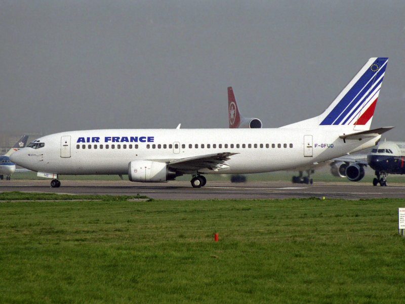 B737-300  F-GFUD 
