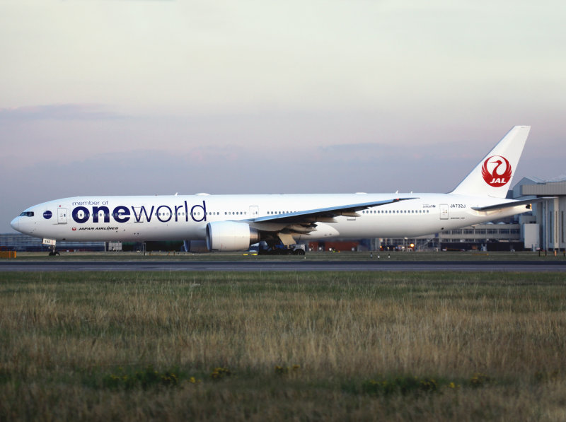B777-300  JA-732J 
