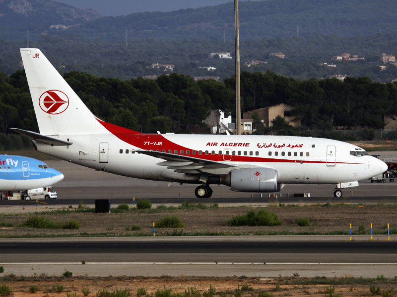 B737-600  7T-VJR  