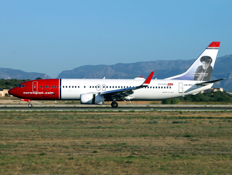 B737-800  LN-NIC  