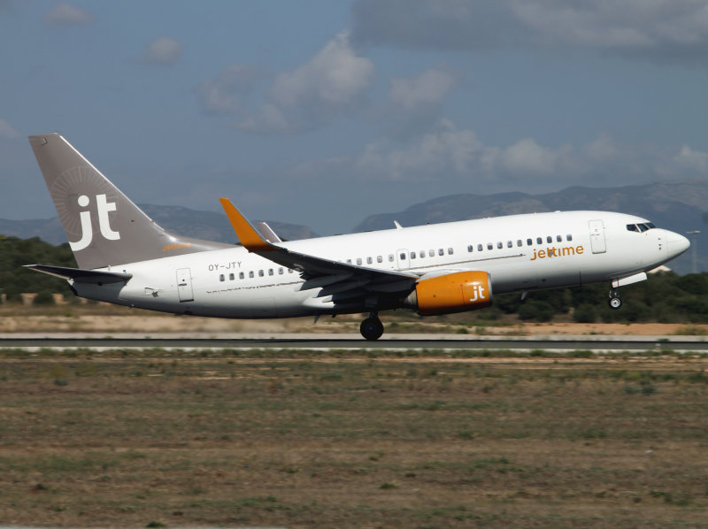 B737-700  OY-JTY  