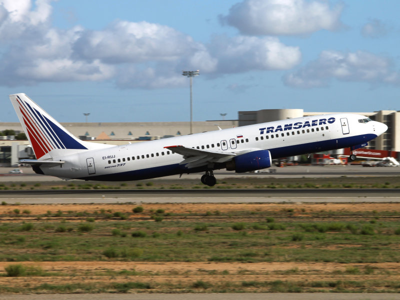 B737-800 EI-RUJ