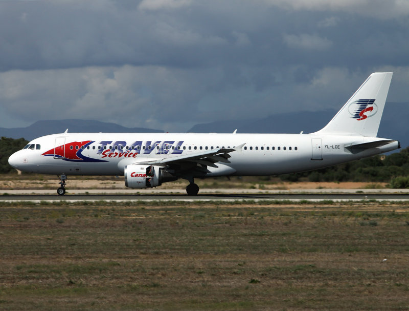 A320 YL-LCE  