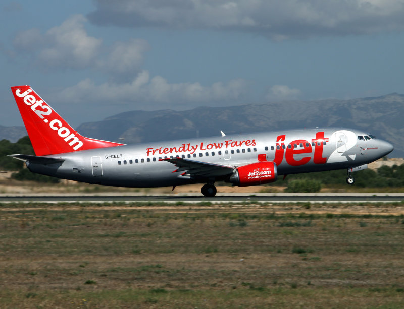 B737-300  G-CELY 
