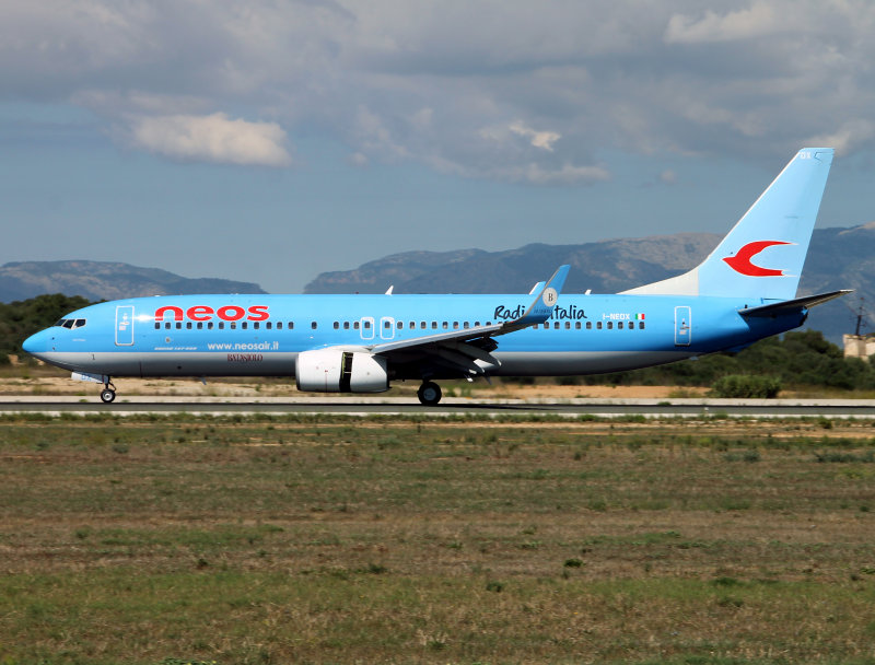 B737-800 I-NEOX