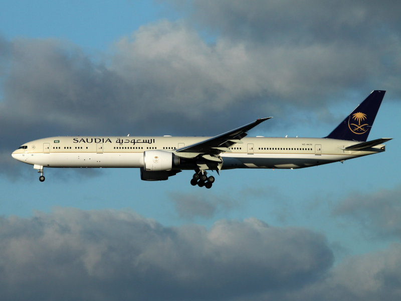 B777-300 HZ-AK19