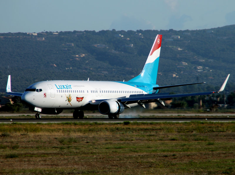B737-800  LX-LGU  