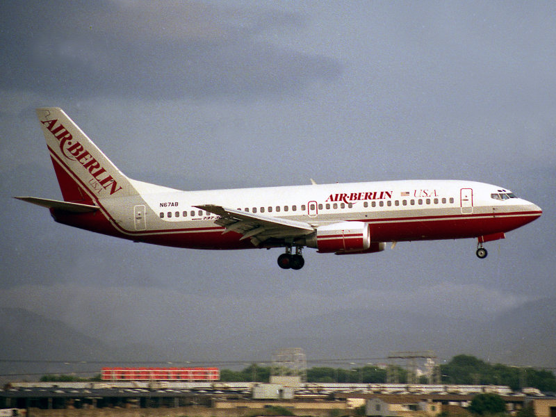 B737-300  N67AB  
