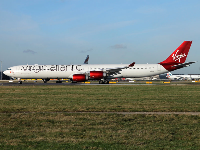 Dep ex LHR in the latest scheme, and unbelievably, the first time I have managed to
capture a -600 in the latest colours!!