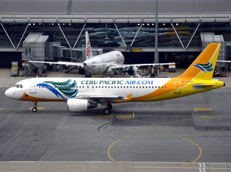 Standard wingletted A320 at HKG