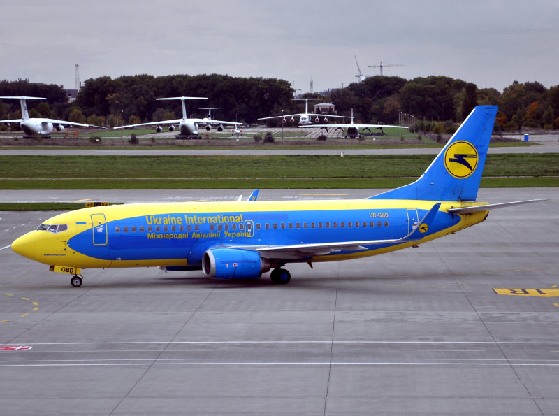 B737-300  UR-GBD 