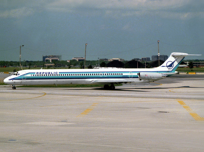 MD82   N312RC  