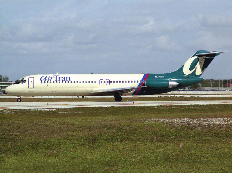DC9-30  N916YV 