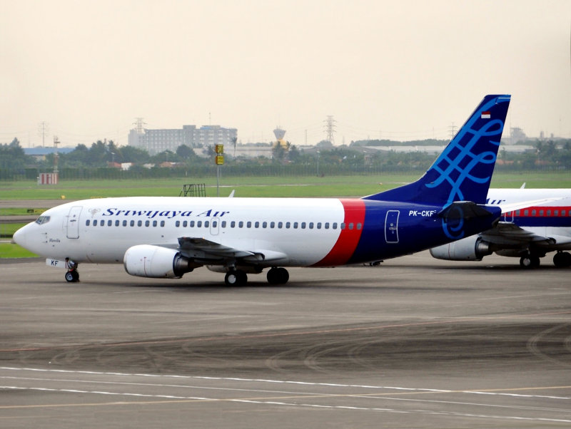 B737-300 PK-CKF