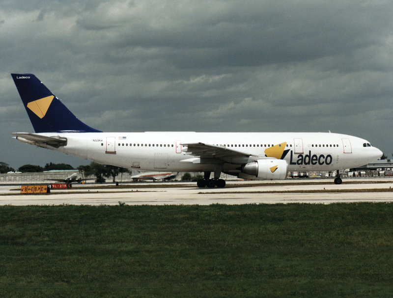 A300B N222KW