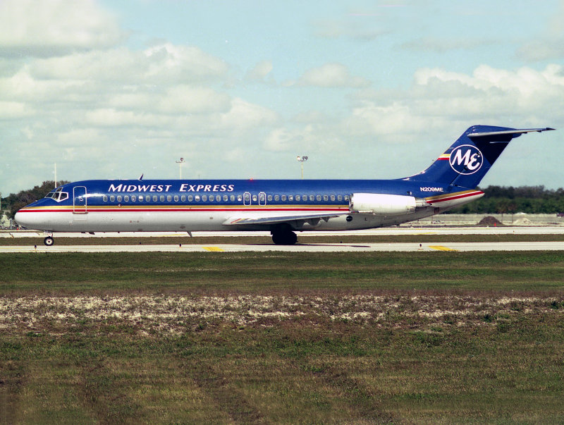 DC9-30  N209ME  