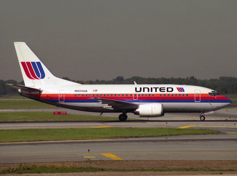 B737-500  N935UA