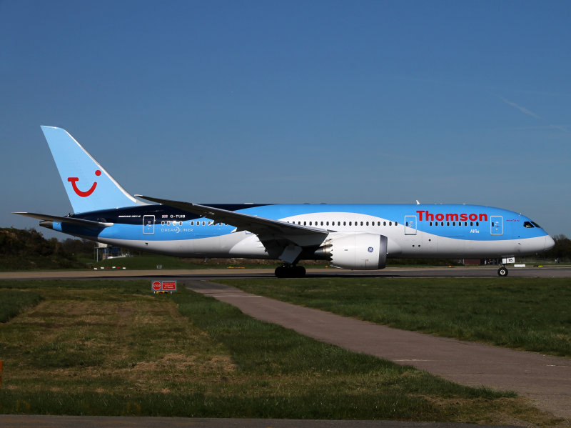B787  G-TUIB  