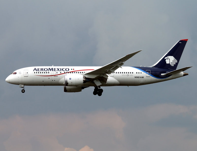 B787  N961AM  