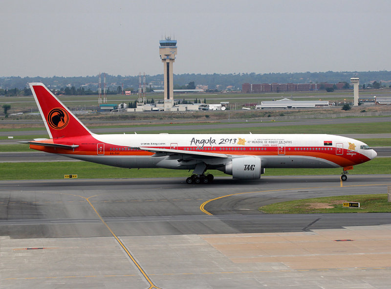 B777-200   D2-TEF