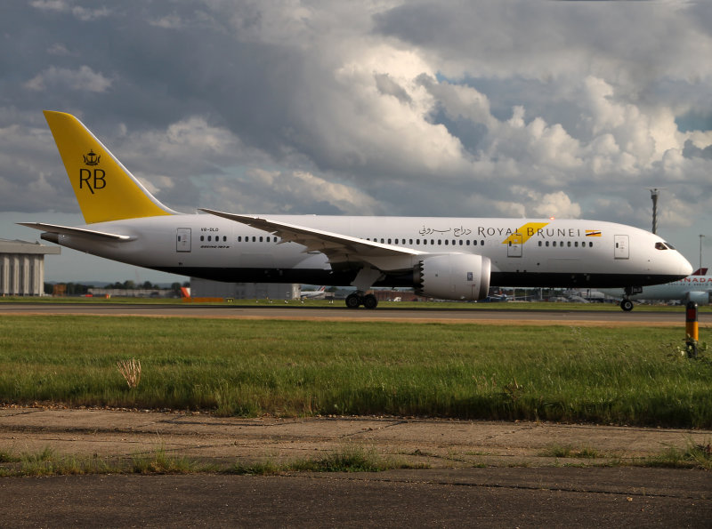 B787  V8-DLD 