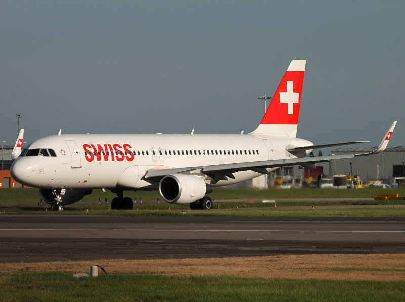 A320A  HB-JLT  