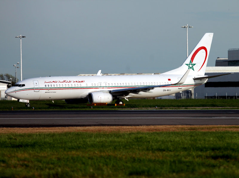 newer 738 at LHR