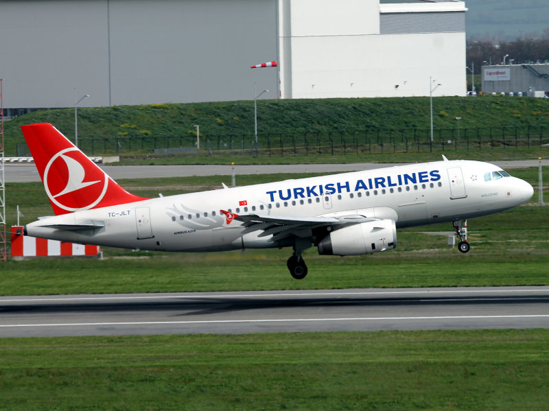 A319  TC-JLT 