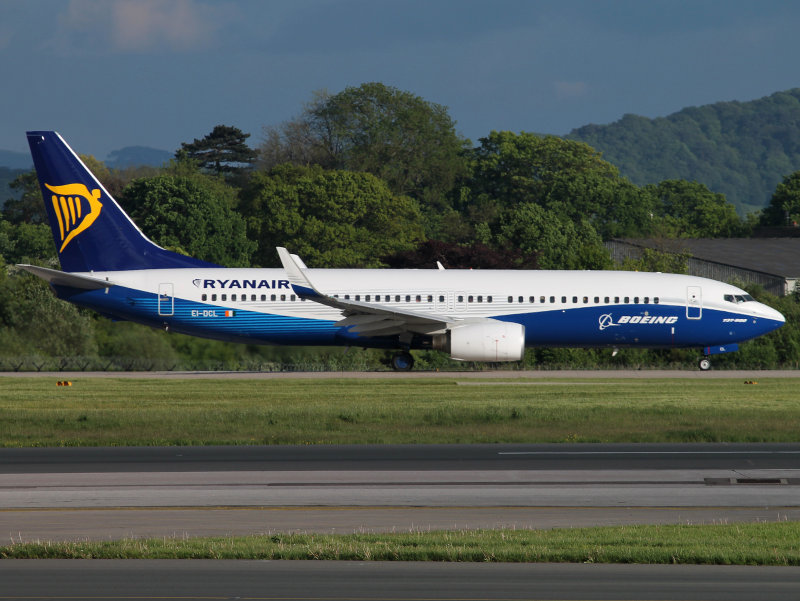 Departing from 24L at MAN in the new Boeing livery..