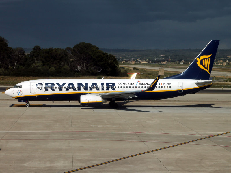 B737-800  EI-EFF  