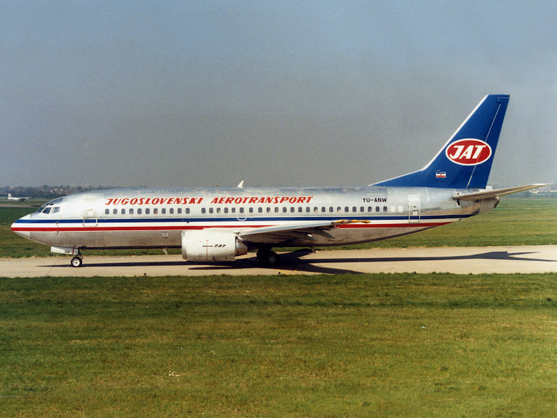 B737-300 YU-ANW