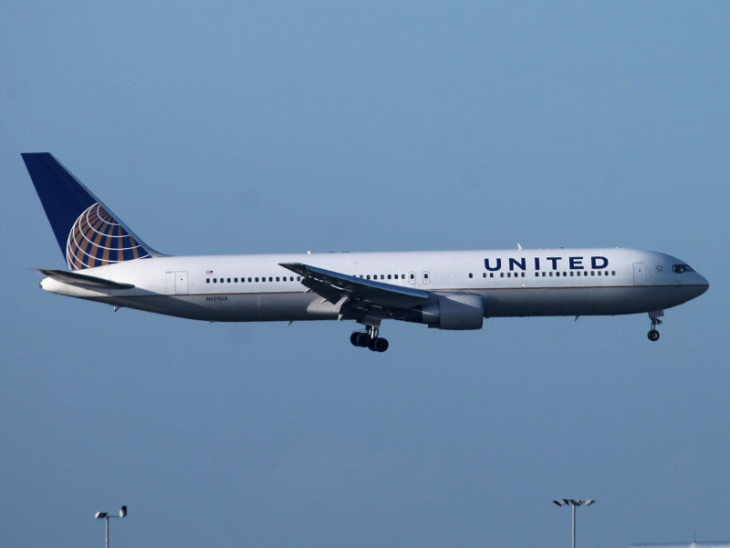 B763  N659UA 