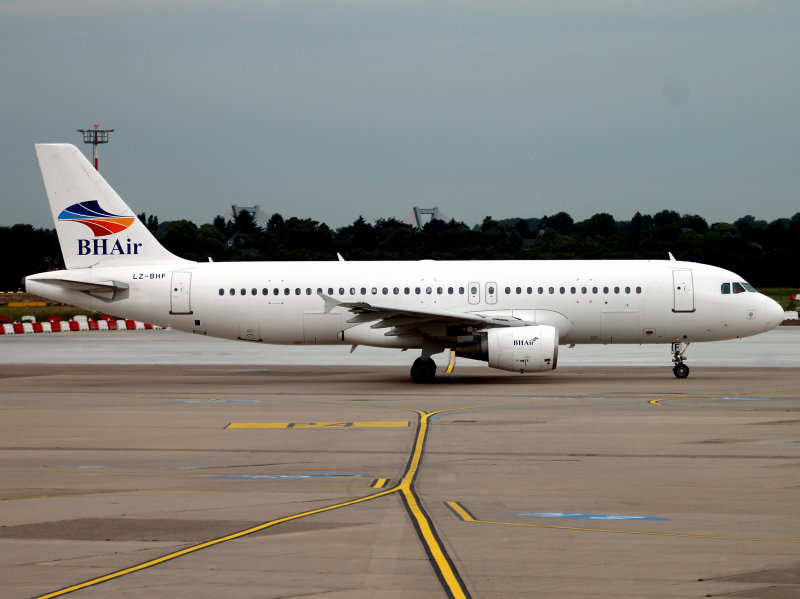 Dep ex DUS Early on the Sunday morning, on arriving back at Gatwick
the same afternoon, this aircraft was already on the LGW Satellite!