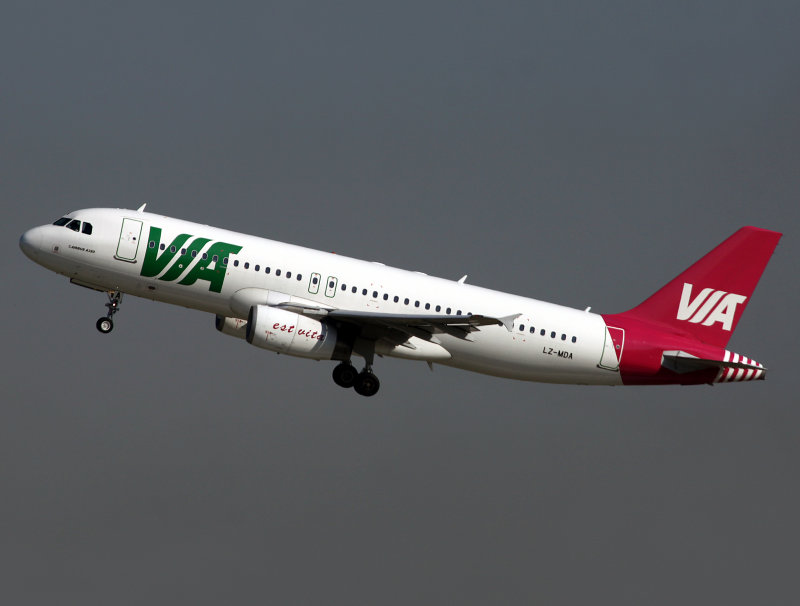 The wind caught this one just after airborne from Dusseldorf..and is seen turning towards us..