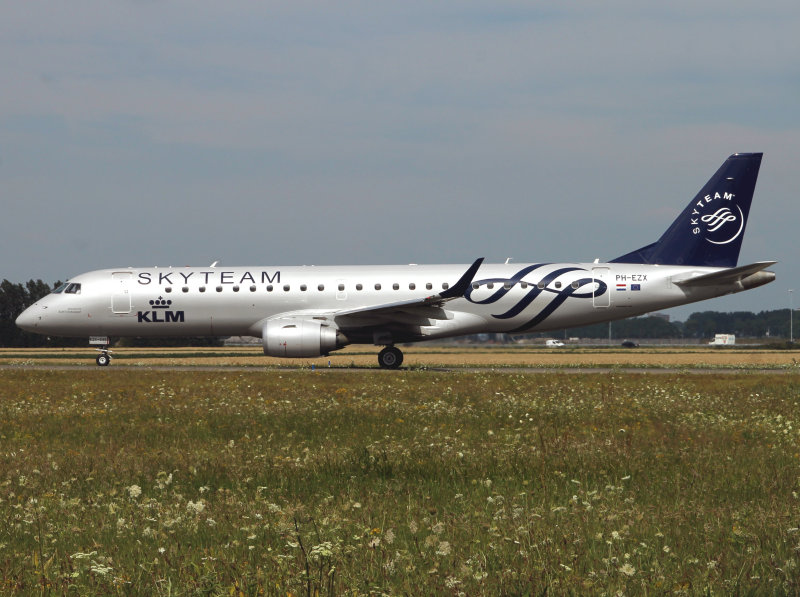 Emb 190 PH-EZX