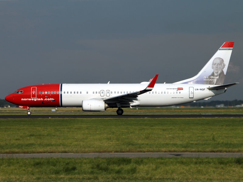 B737-800 LN-NGF