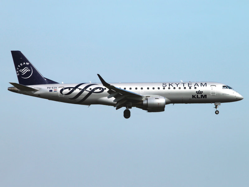 Emb 190 PH-EZX