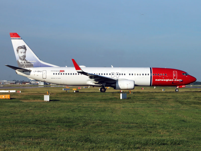 B737-800  LN-DYJ 