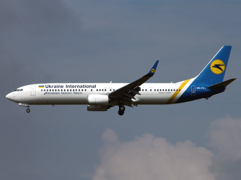 B737-900 UR-PSJ