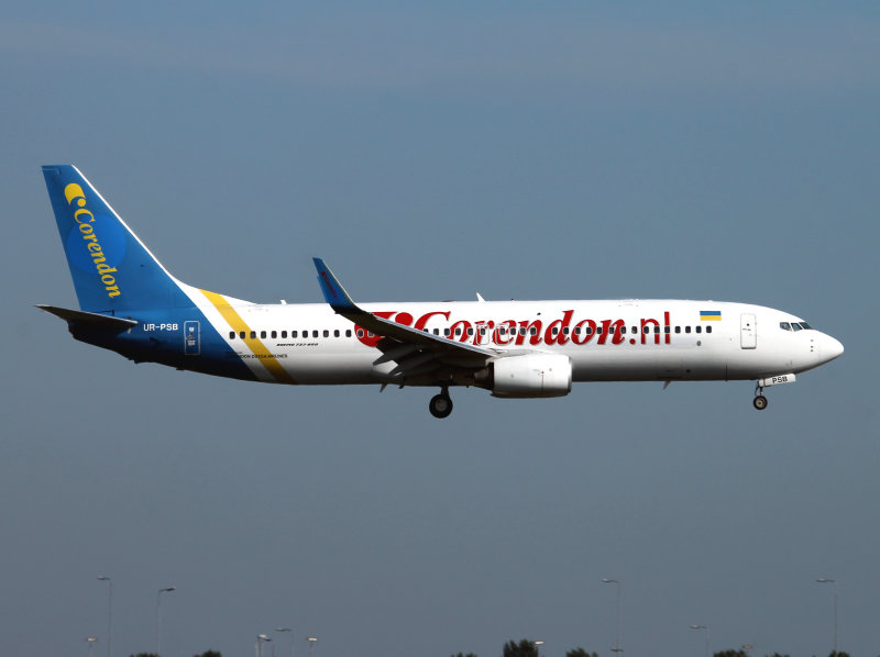 B737-800 UR-PSB
