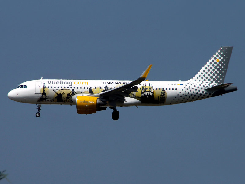 Finals for 26L at LGW in her special markings