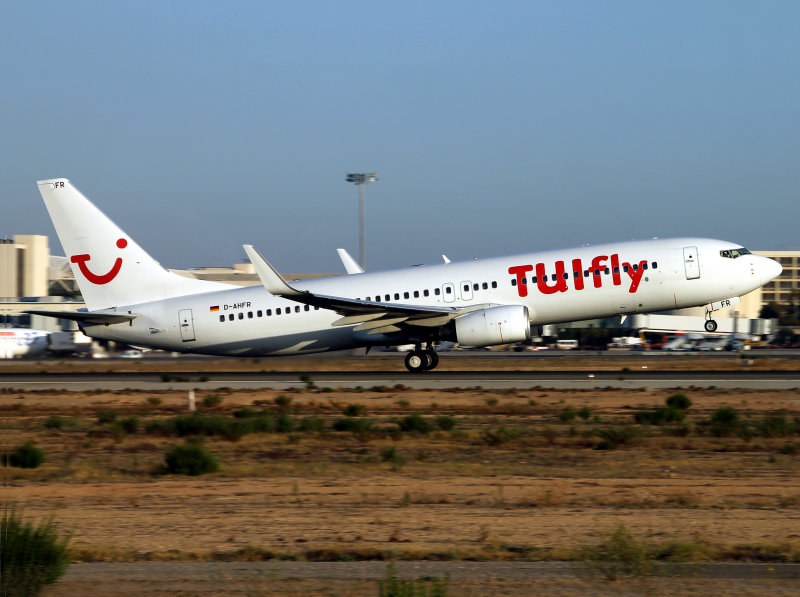 B737-800 D-AHFR