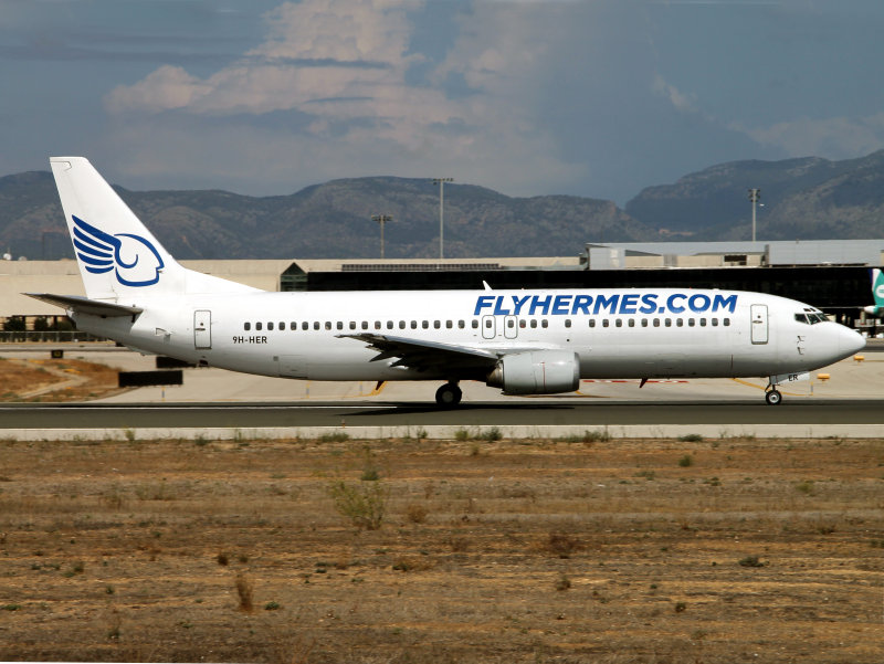 B737-400 9H-HER