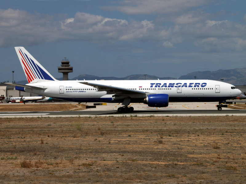 B777-200 EI-UNS