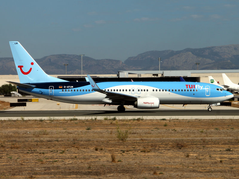 Finally a first German registered 738 in the revised scheme...