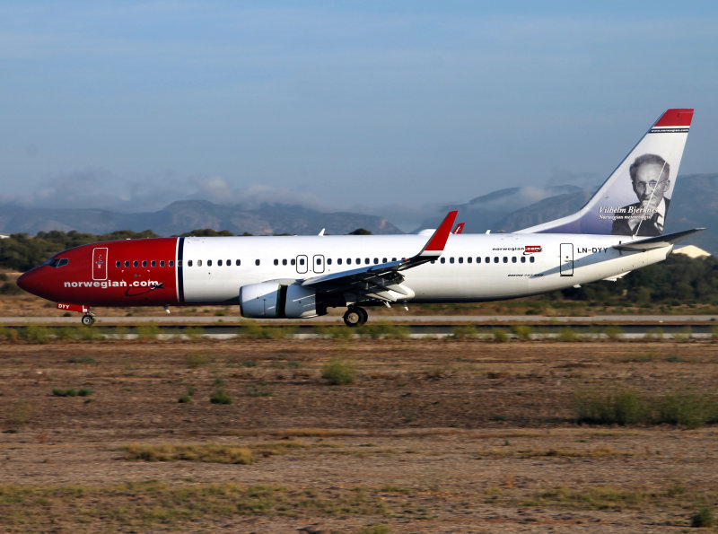 B738 LN-DYY